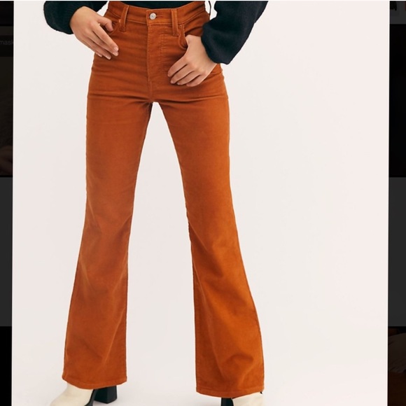 Levi’s Ribcage Flare Cord Jeans in Caramel Cafe - Picture 2 of 13